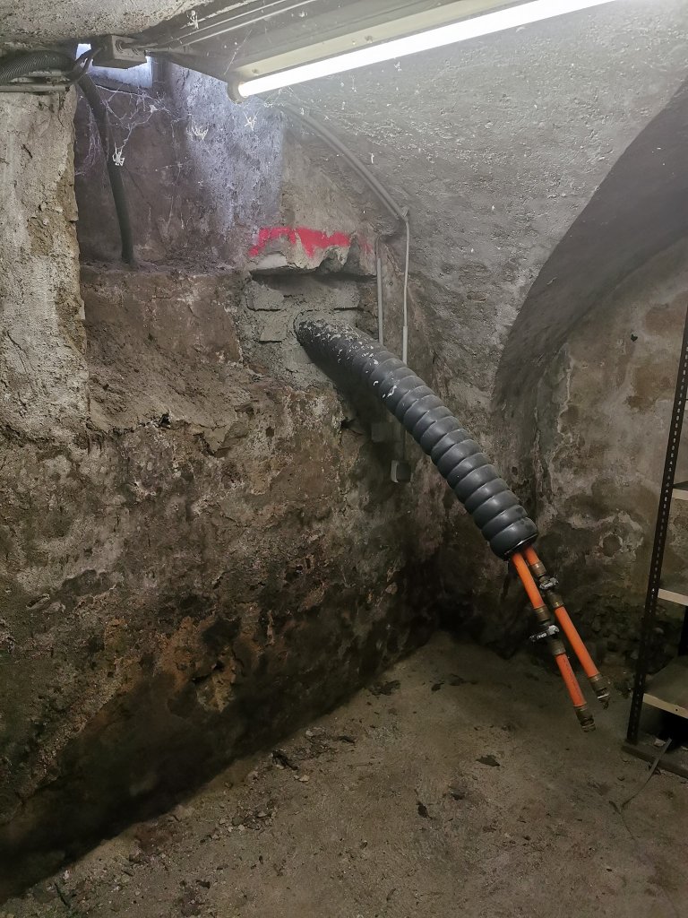 Fernwärmeanschlüsse seit 10 Jahren ungenutzt im Keller !